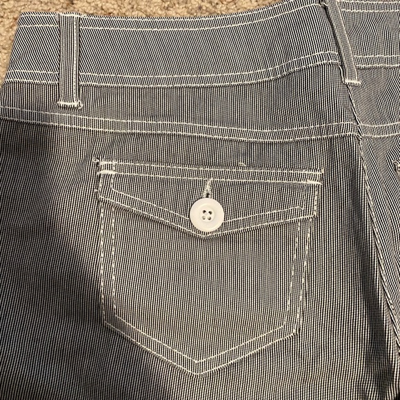 Beautiful capris - Picture 6 of 7